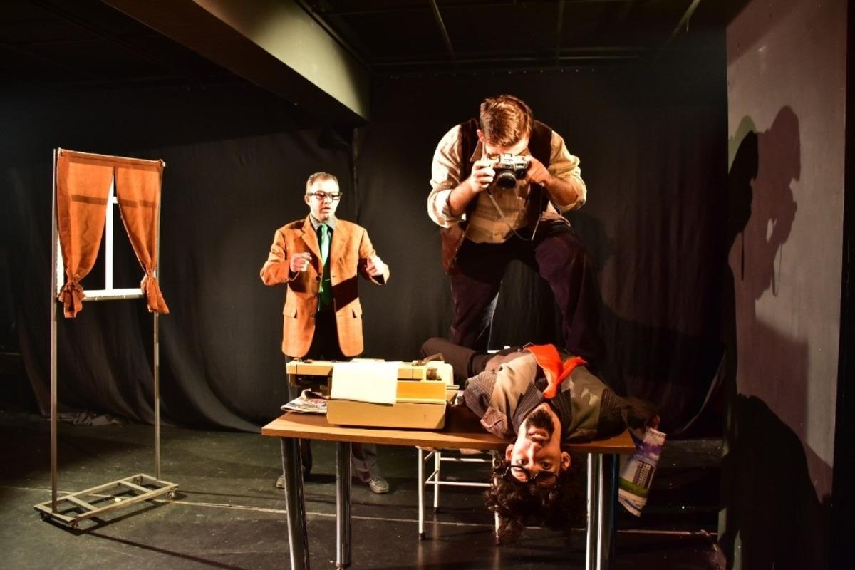 Tiyatroyu eve taşıdılar