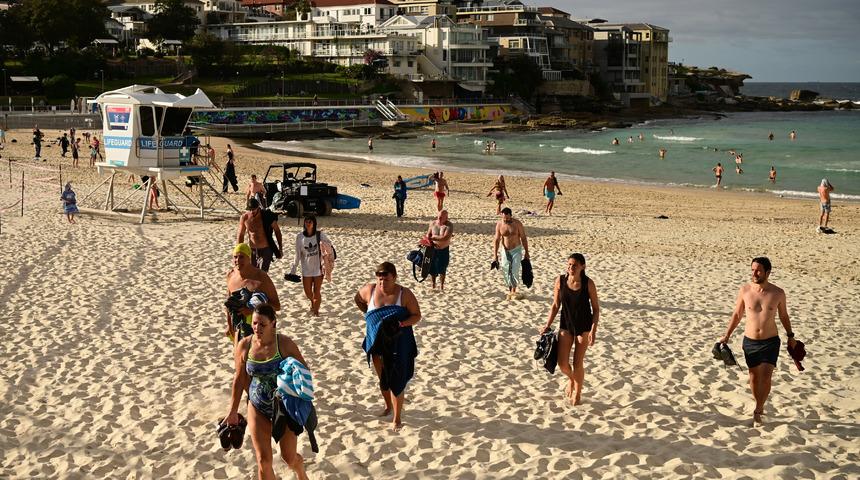 Avustralya’da ünlü Bondi Plajı yeniden açıldı