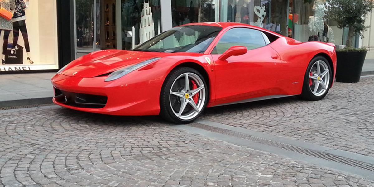 Samsun'da bin liralık yardıma başvuran Ferrari sahibi merak konusu oldu