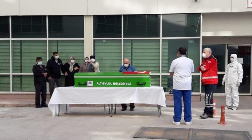 Kanseri yendi korona vir&uuml;se yenik d&uuml;şt&uuml;