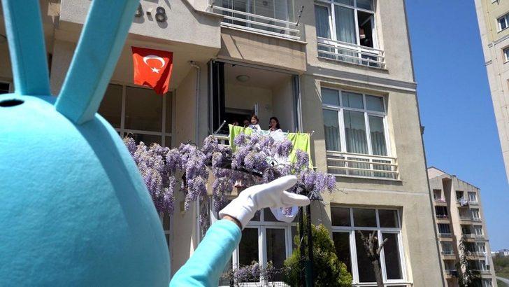 Başakgiller’den çocuklara balkon sürprizi G4