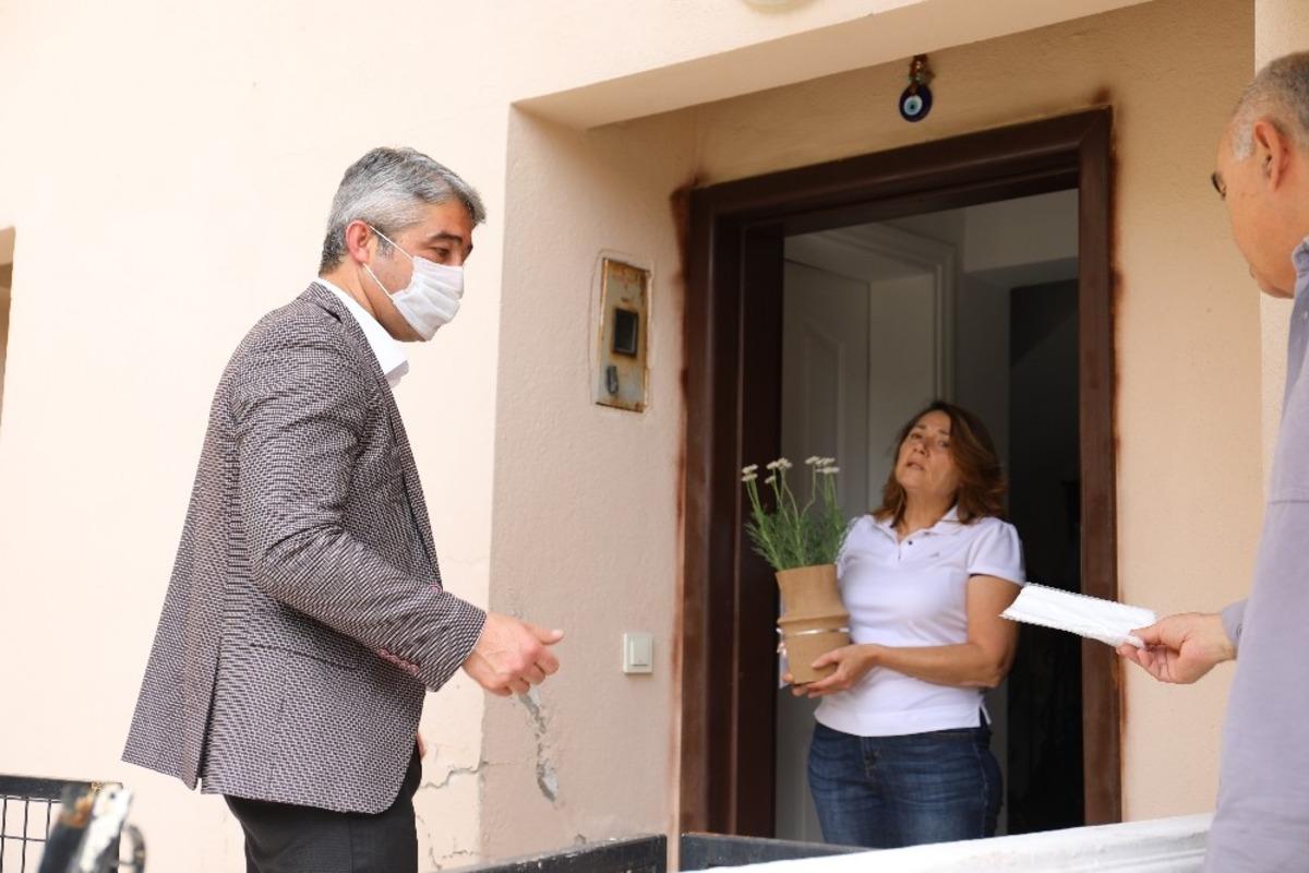 Başkan oktay&rsquo;dan g&ouml;n&uuml;ll&uuml; terzilere teşekk&uuml;r
