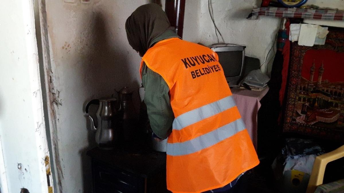 Kuyucak&rsquo;ta vatandaşın sobası temizlendi