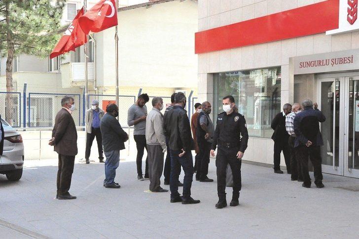 Sungurlu’da polis ve bekçinin zorlu ’Korona’ mesaisi G3