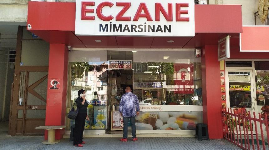 Denizli&rsquo;de &uuml;cretsiz maske dağıtımına devam ediliyor
