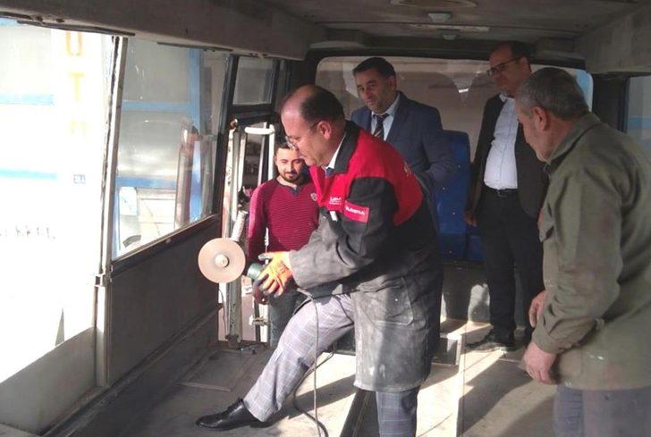 Engelli öğrenciler için hurda otobüsler kafeteryaya dönüştürülüyor G3