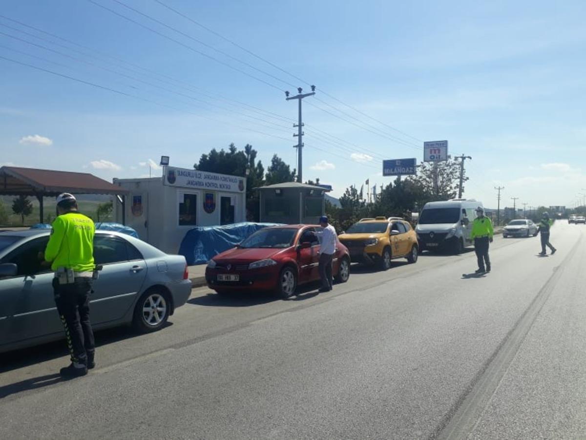 Sungurlu&rsquo;da Giriş Ve &Ccedil;ıkışlarda Kontroller Devam Ediyor