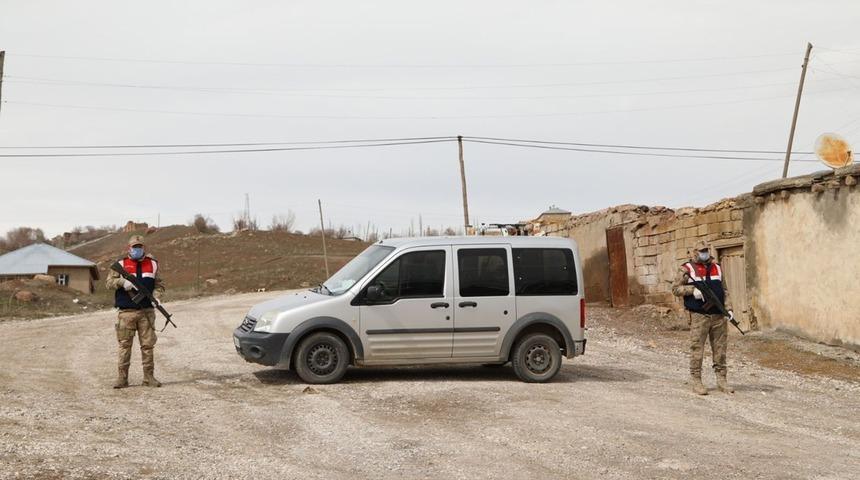 Çaldıran'da bir mahalle karantinaya alındı, muhtar görevden uzaklaştırıldı