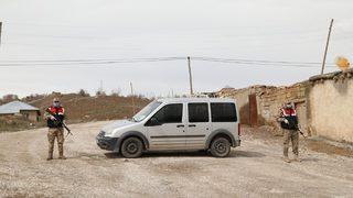 Çaldıran'da bir mahalle karantinaya alındı, muhtar görevden uzaklaştırıldı