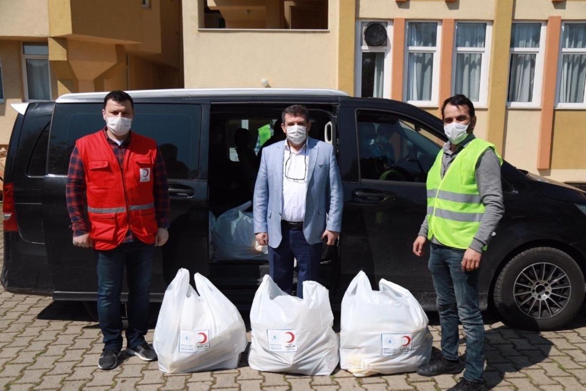 BAN&Uuml;&rsquo;den ihtiya&ccedil; sahibi &ouml;ğrencilere gıda desteği