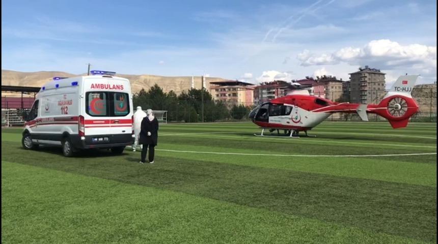 Kalp krizi ge&ccedil;irdi hava ambulansıyla hastaneye yetiştirildi