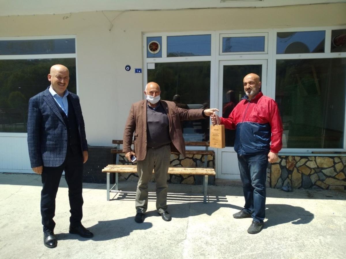 Halka &uuml;cretsiz hijyen seti dağıtıldı