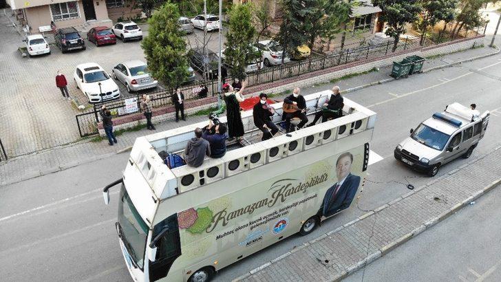 Seyyar meddah ve musiki sanatçıları sokak sokak gezdi! G1