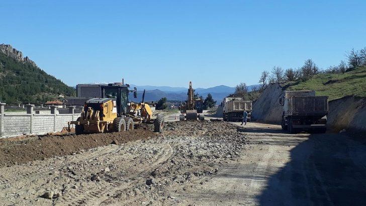 Balıkesir ilçelerinde yol genişletme çalışmaları sürüyor G1