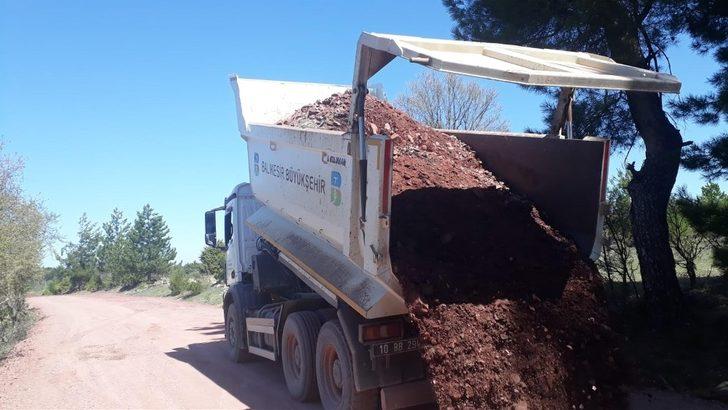 Balıkesir ilçelerinde yol genişletme çalışmaları sürüyor G3