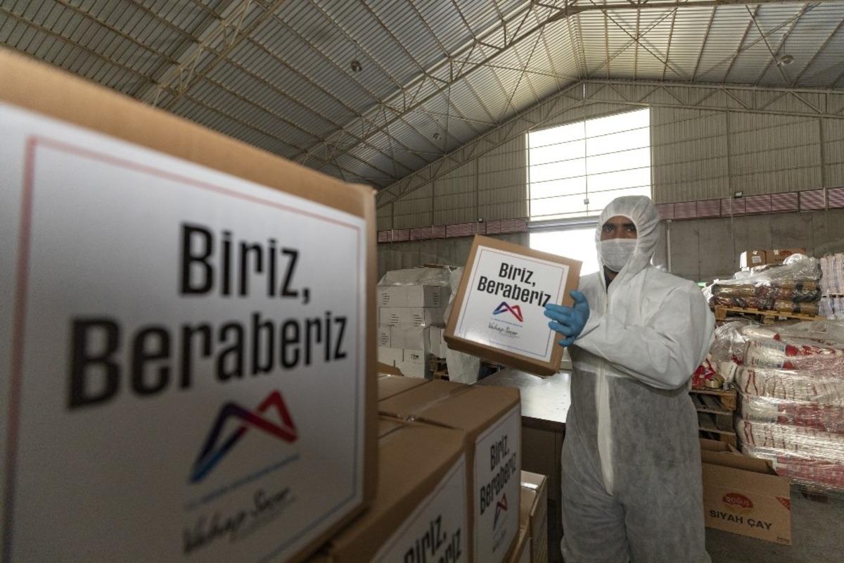 Mersin B&uuml;y&uuml;kşehir Belediyesi, 70 bin gıda paketi dağıttı