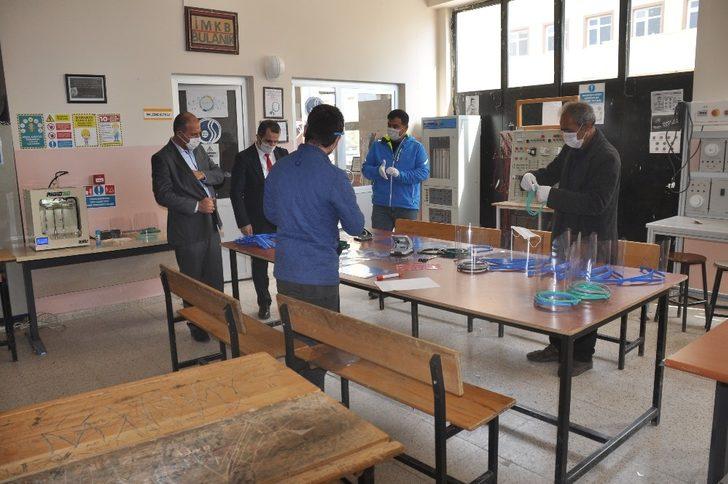 Bulanık’ta yüz koruyucu siperlik üretimi G1