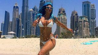 Jelena Karleusa Story dergisi için objektif karşısına geçti