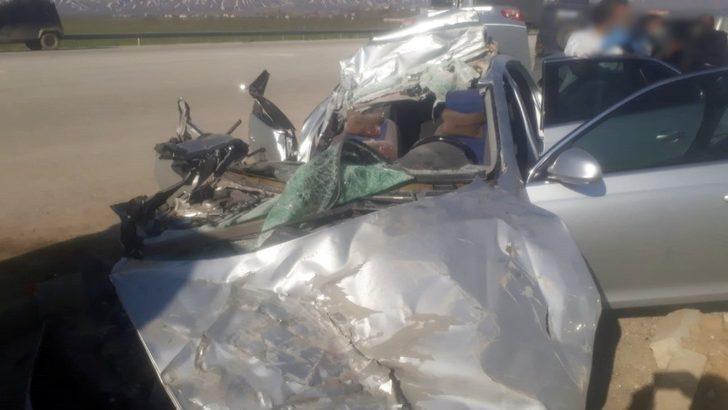 Otomobille tır çarpıştı: 1 ölü, 1 yaralı G1