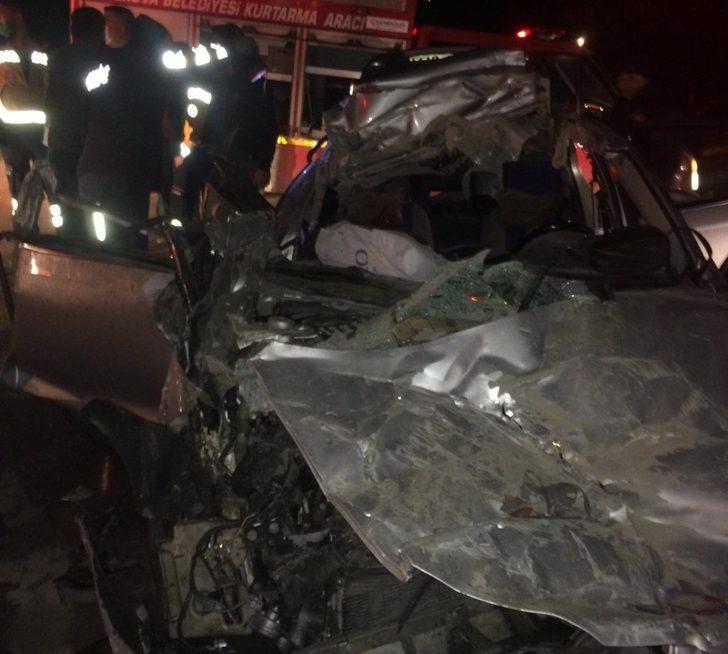 Otomobille tır çarpıştı: 1 ölü, 1 yaralı G4