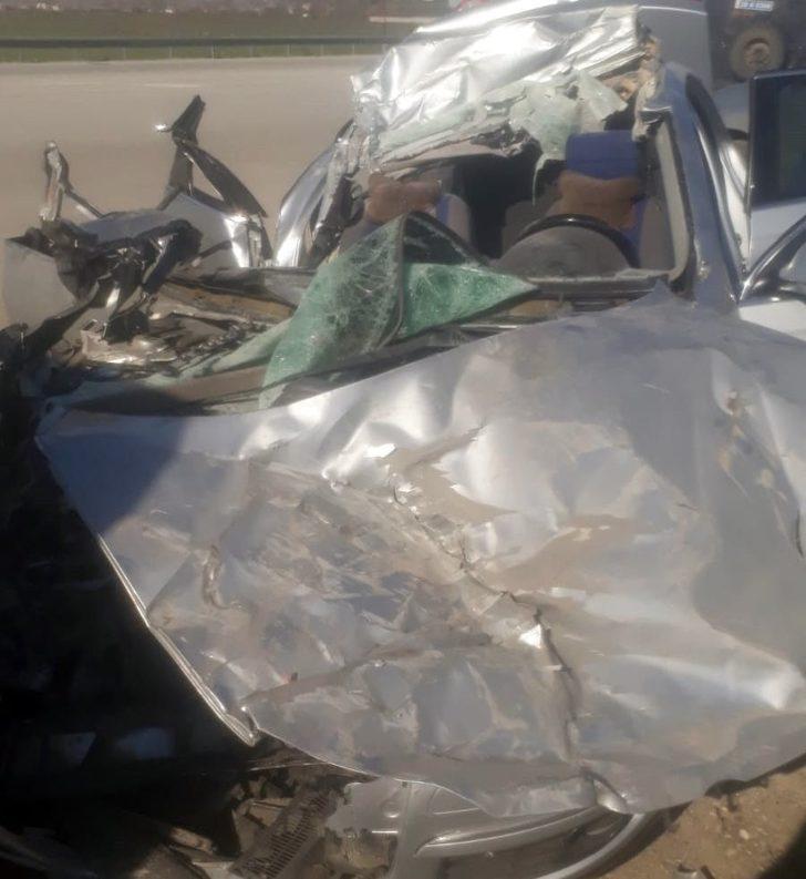 Otomobille tır çarpıştı: 1 ölü, 1 yaralı G5