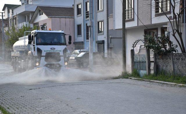 Kartepe’de mahalle temizlikleri sürüyor