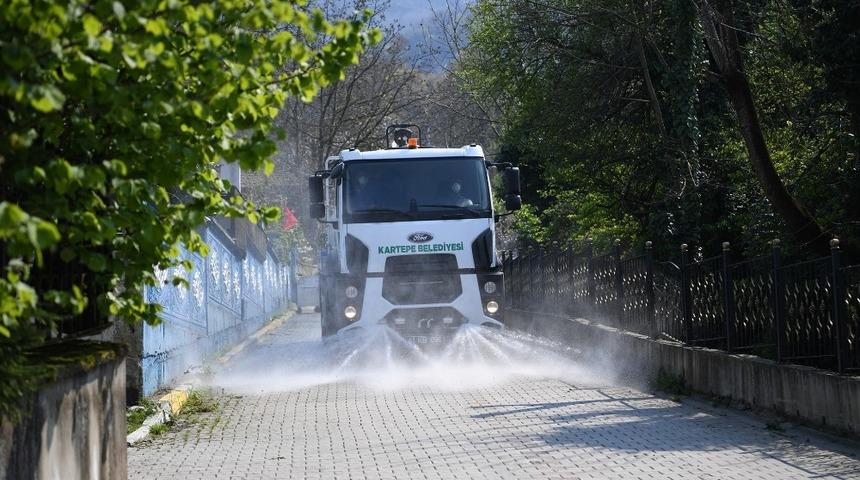 Kartepe’de mahalle temizlikleri sürüyor