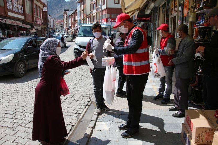 Kızılay Oltu’da maske ve dezenfekten dağıttı G2