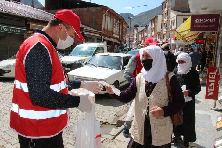 Kızılay Oltu’da maske ve dezenfekten dağıttı G3