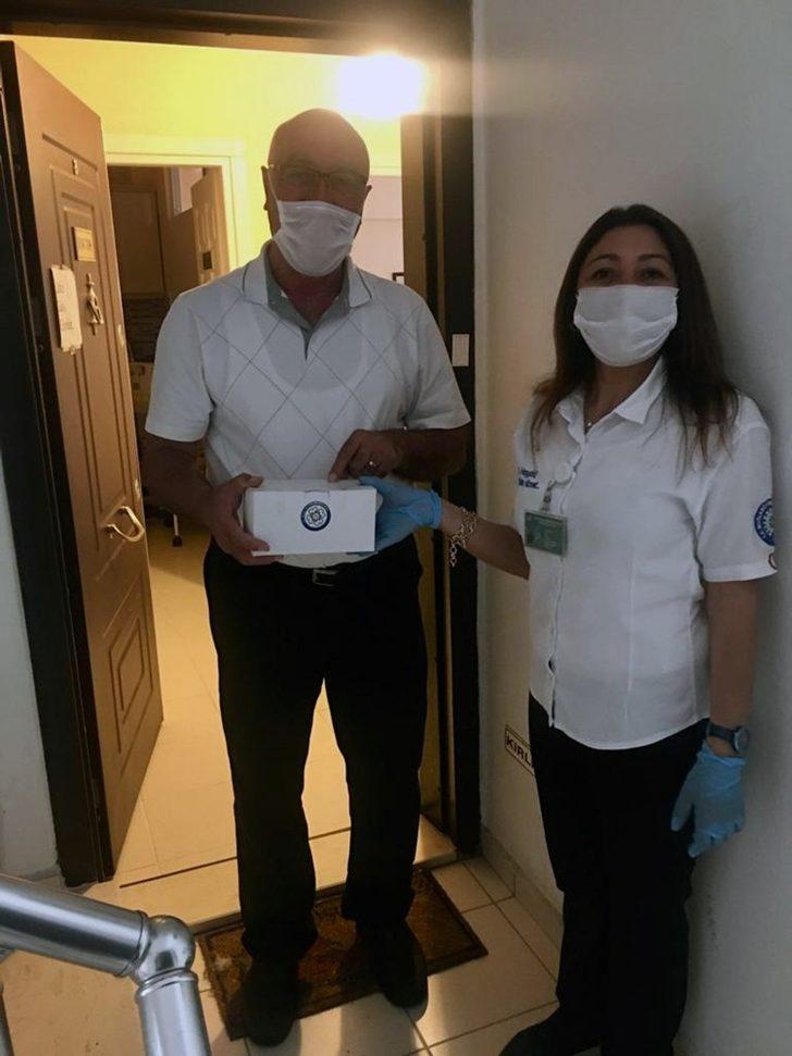 Klinik sahibi doktorlara 5 bin maske dağıtıldı G2