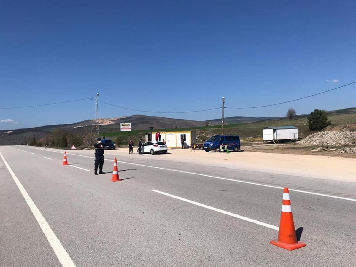 Karab&uuml;k&rsquo;e giriş &ccedil;ıkışlarda korona tedbirleri devam ediyor