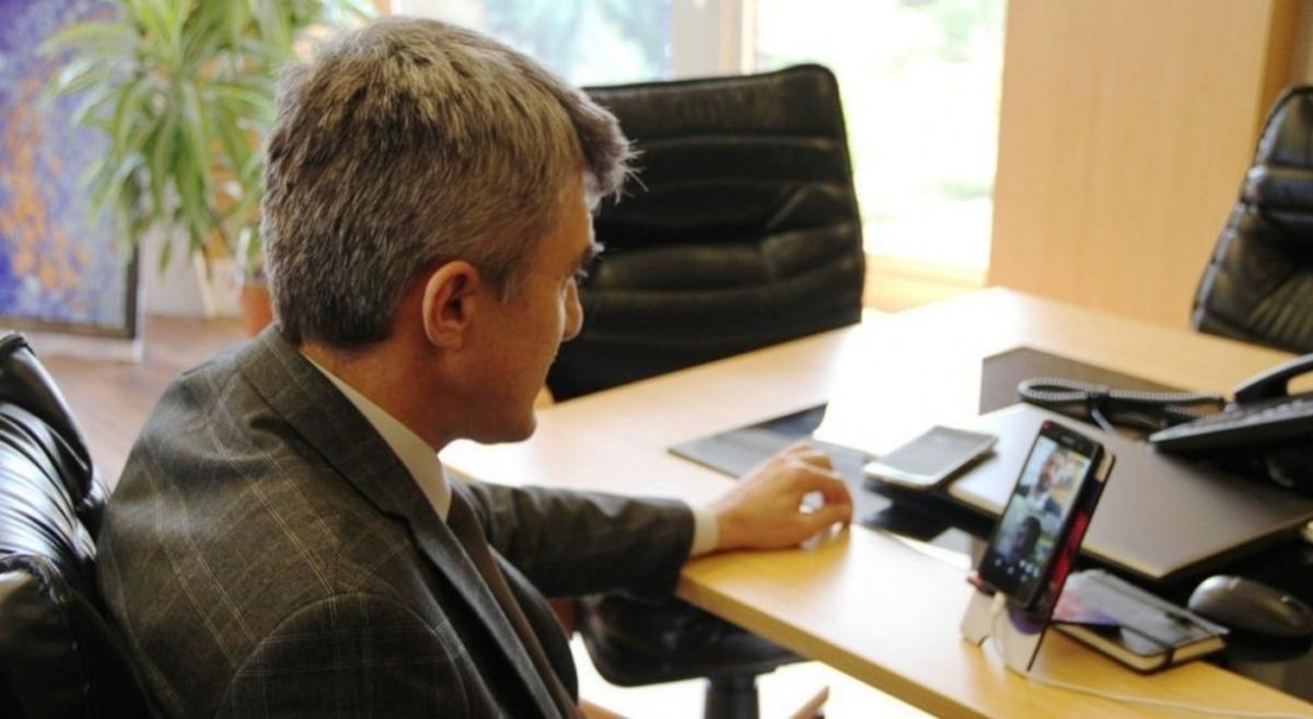 Rekt&ouml;r Kazım Uysal sosyal medyada &ouml;ğrencilerle buluştu