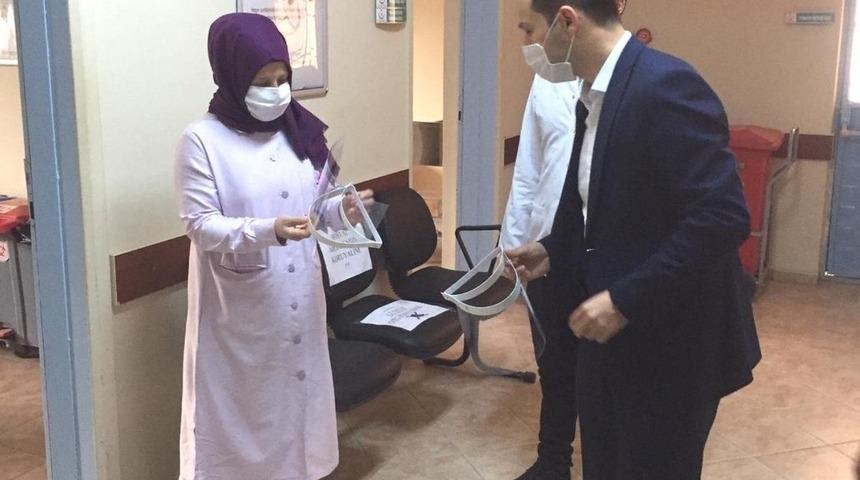 G&uuml;venlik g&uuml;&ccedil;leri ve sağlık &ccedil;alışanlarına siperlik maske desteği