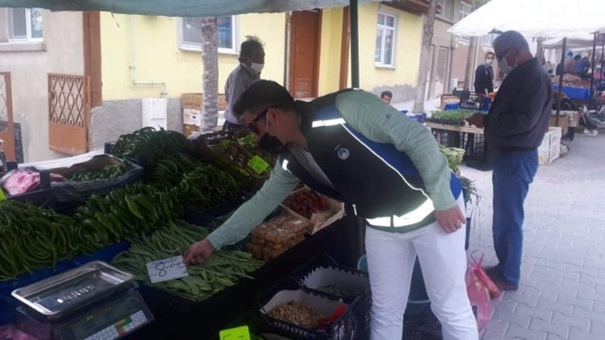 Zabıta ekipleri fiyat kontrol&uuml; yaptı, belediye tarafından 2 bin adet maske dağıtıldı