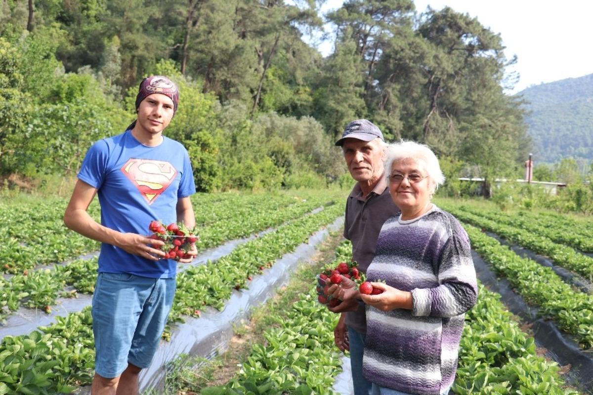 &Ouml;zt&uuml;rk Ailesi huzur ve mutluluğu toprakta buldu