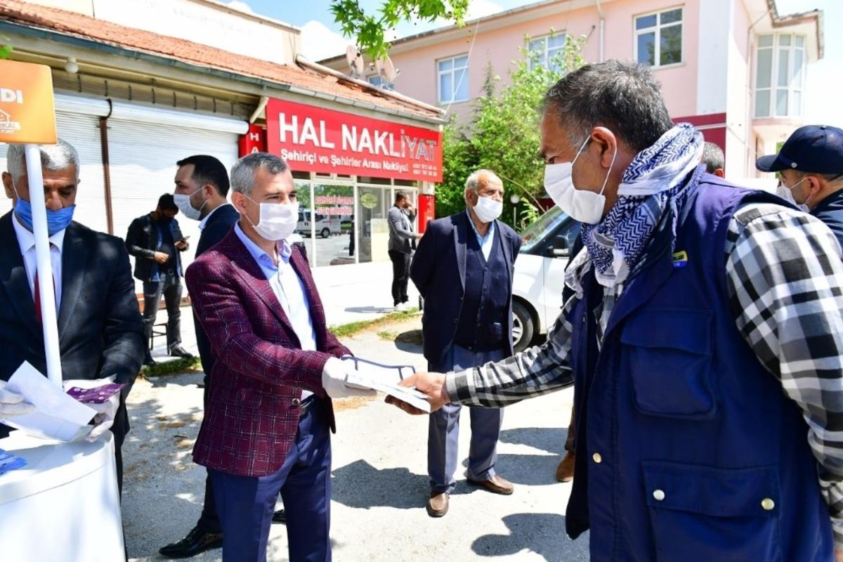 &Ccedil;ınar&rsquo;dan esnafa maske