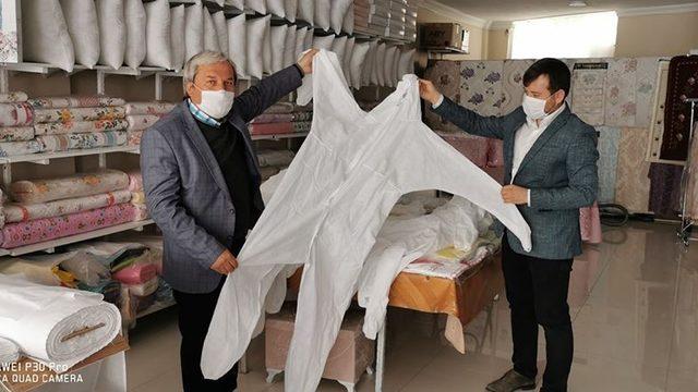 Osmaneli’nde sağlıkçıların özel tasarım tulumlar üretmeye başladı