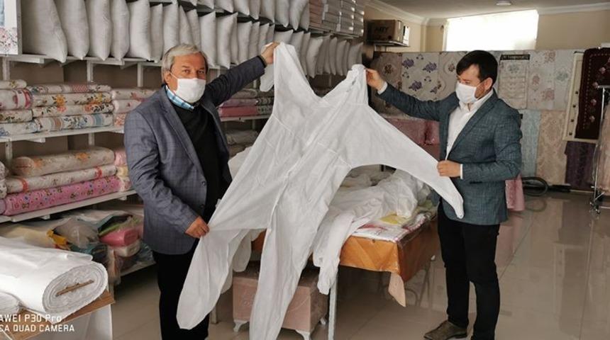 Osmaneli&rsquo;nde sağlık&ccedil;ıların &ouml;zel tasarım tulumlar &uuml;retmeye başladı