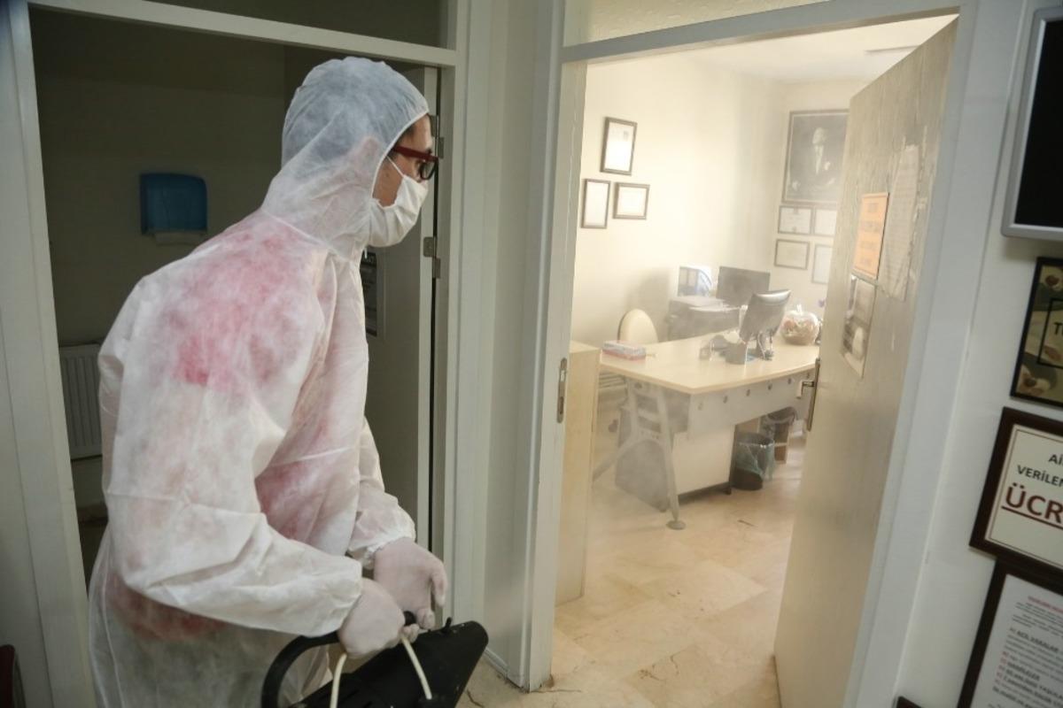 Odunpazarı koronaya karşı Aile Sağlığı Merkezlerini dezenfekte ediyor