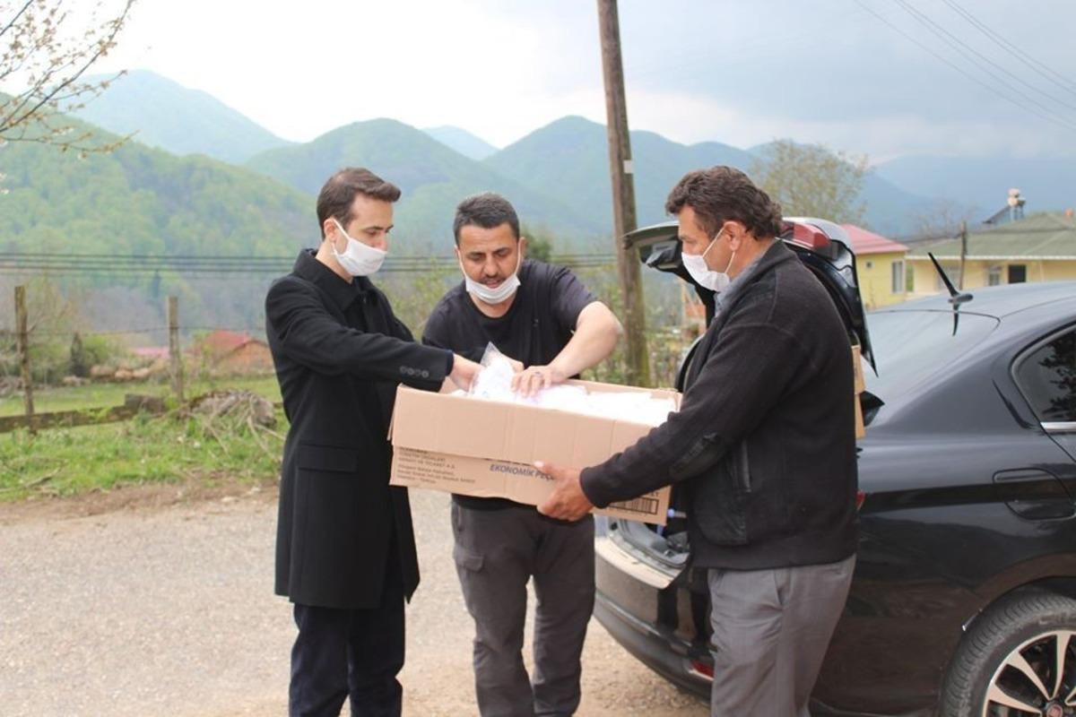 Cide&rsquo;de k&ouml;ylerin dezenfektan ve maske ihtiya&ccedil;ları karşılanıyor