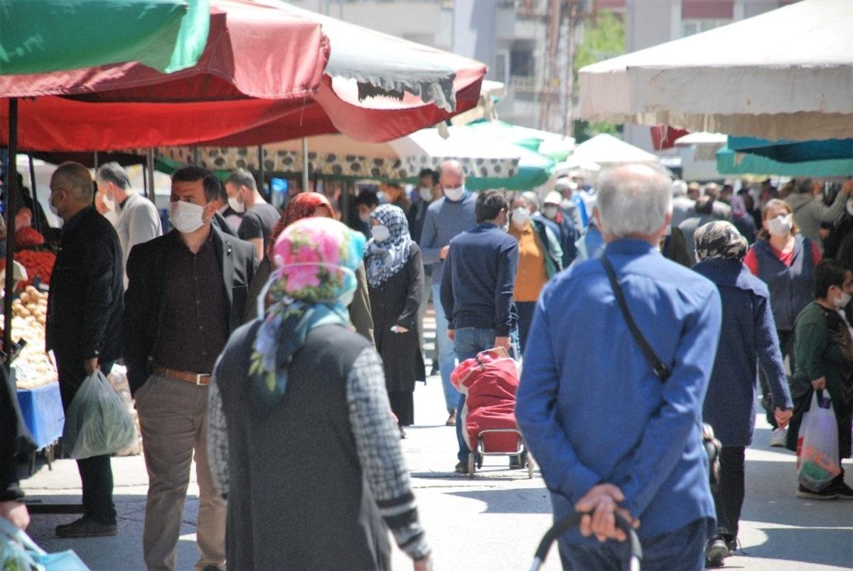 Tokat&rsquo;ta &Ccedil;arşamba pazarında yoğunluk