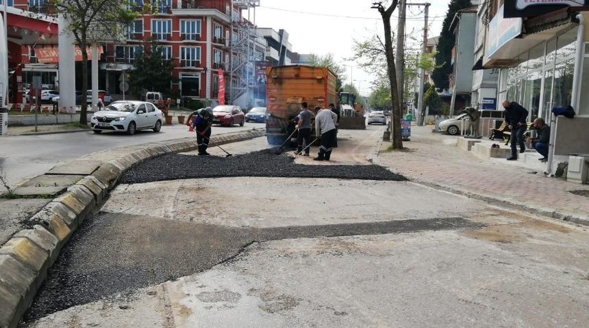 İzmit&rsquo;te asfalt ve onarım &ccedil;alışmaları s&uuml;r&uuml;yor