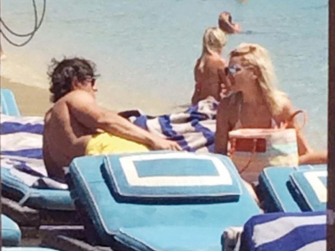 Uğur G&uuml;ven ve Hadise Mykonos'ta