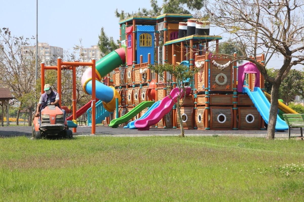 Erdemli Belediyesi il&ccedil;eyi bahara hazırlıyor