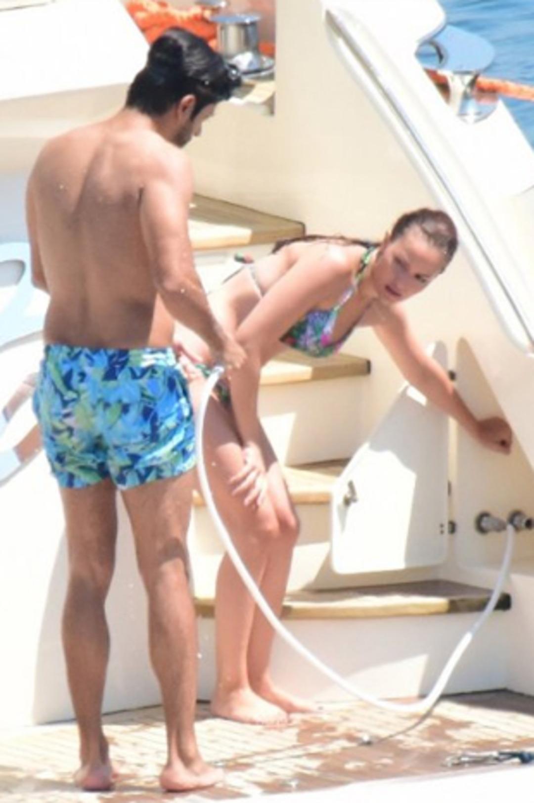 Burak &Ouml;z&ccedil;ivit ve Fahriye Evcen tatilde