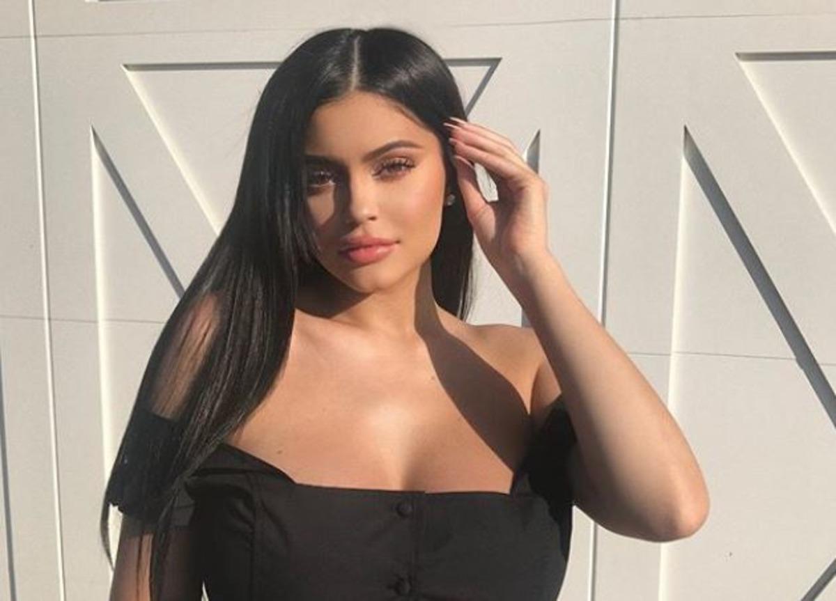 Kylie Jenner photoshop kurbanı oldu! Takip&ccedil;ileri fark edince&hellip;