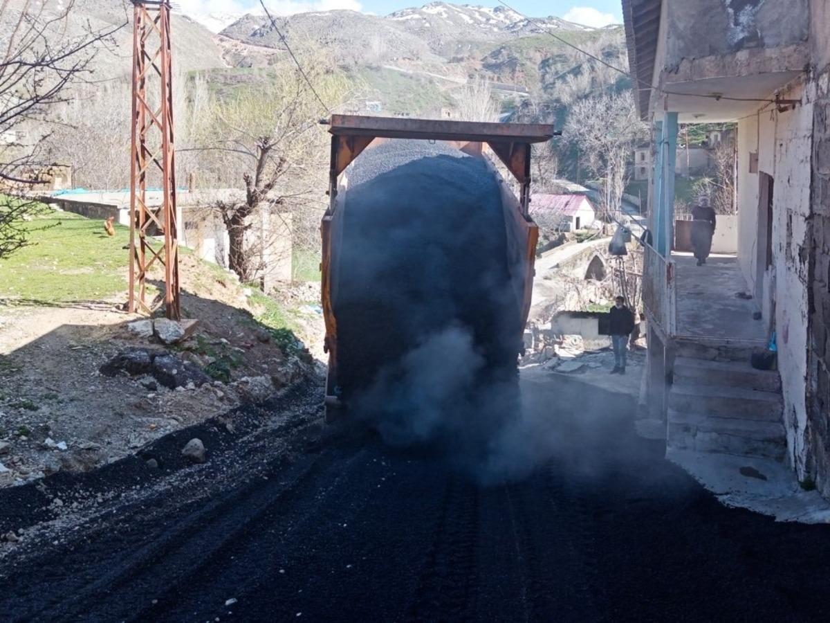 Bitlis Belediyesinden yol asfaltlama &ccedil;alışması