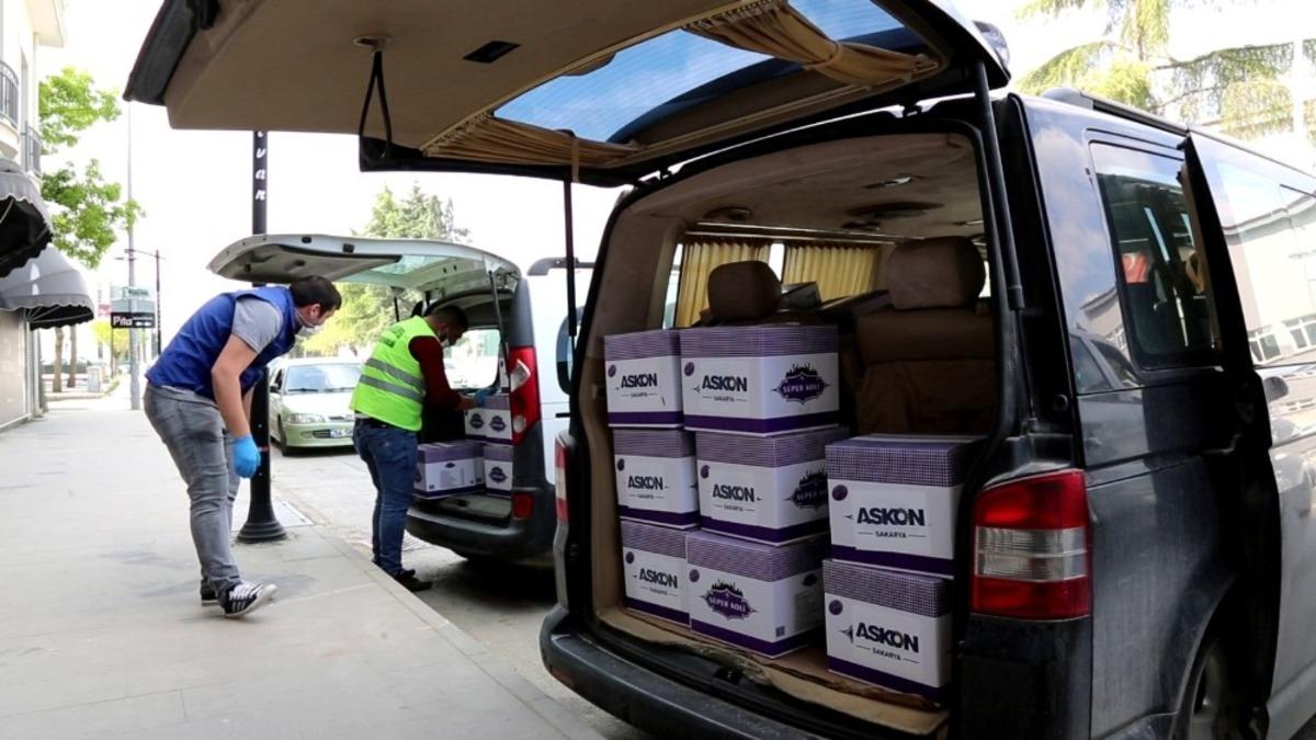 Serdivan Belediyesi sosyal yardımları vatandaşlara ulaştırıyor