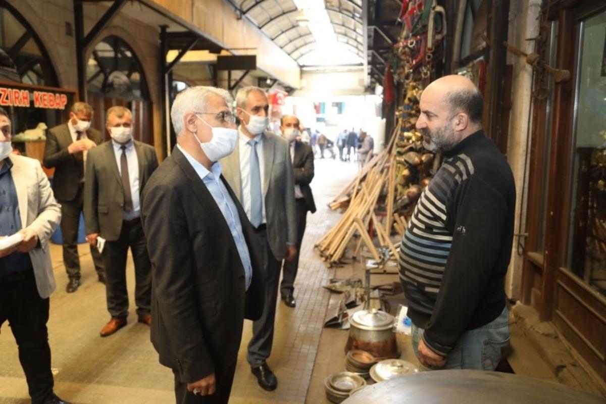 G&uuml;der&rsquo;den esnafa maske