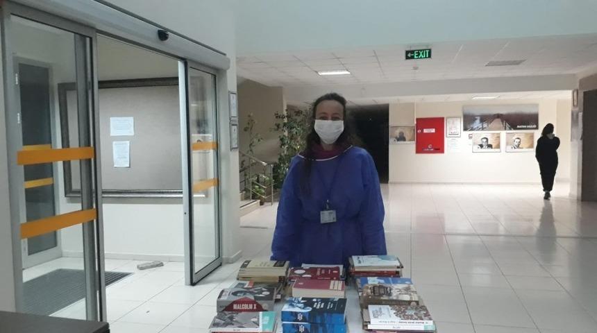Karantinadaki vatandaşlara kitap hediye edildi